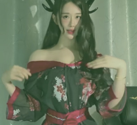 助眠一姐轩子巨2兔自诉停播，恋爱半年后分手引热议